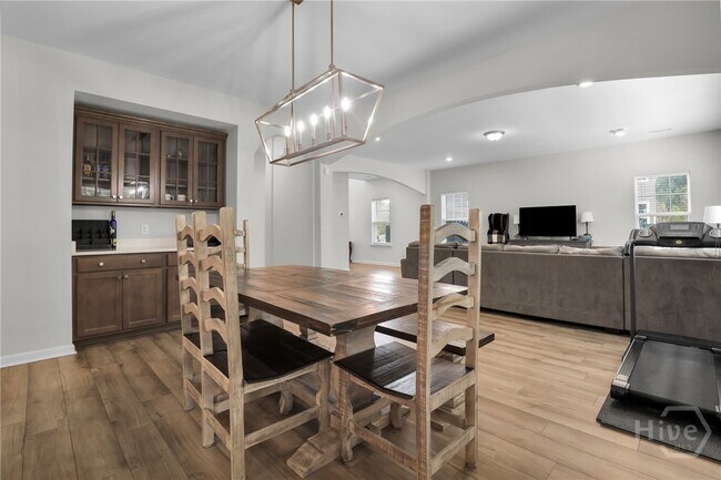 Building Photo - 2980 Kingswood Dr