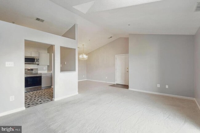 Building Photo - 157-110 Brookland Terrace