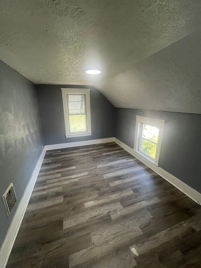 Building Photo - Section 8 Accepted, Charming 4BR 2 BA Home...