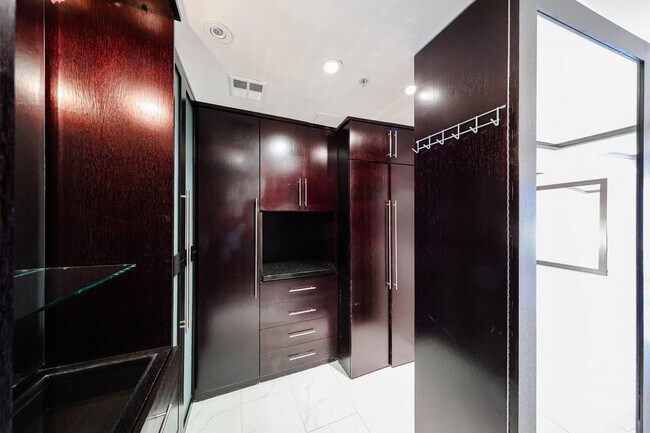 Building Photo - 7157 E Rancho Vista Dr