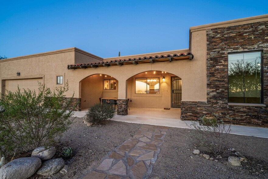 Building Photo - 5190 W Pso Del Barranco