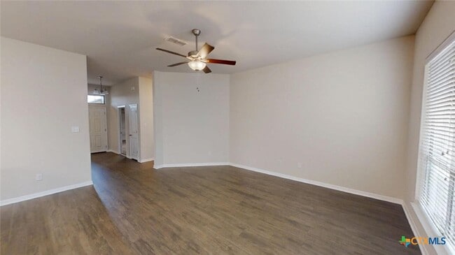Building Photo - 1304 Lakeway Crossing Dr