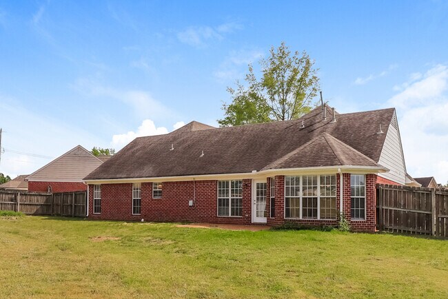 Building Photo - 9920 Averbury Cove