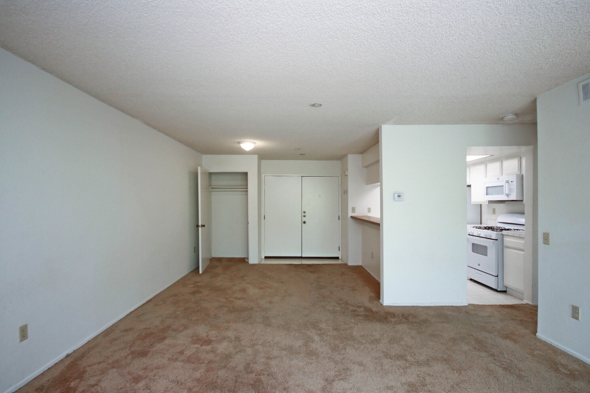 Building Photo - 355 S Marengo Ave