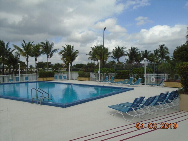 Building Photo - 14601 N Kendall Dr