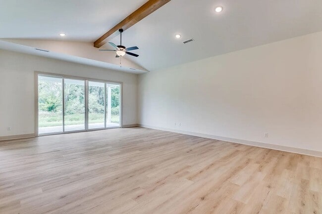 Building Photo - Beautiful and Modern 2 Bedroom