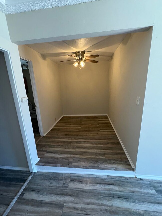 Building Photo - $1,895- ALL UTILITIES INCLUDED- BEAUTIFUL ...