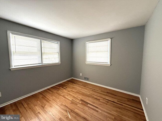 Building Photo - 9120 Peabody St