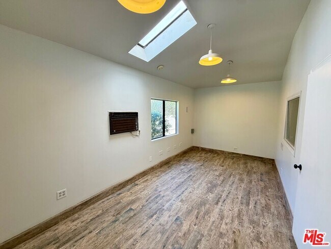 Building Photo - 5379 Yolanda Ave
