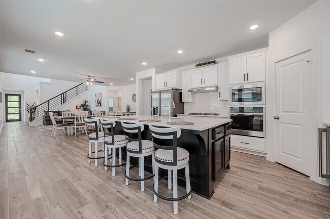 Building Photo - 430 W Cascade Heights Dr