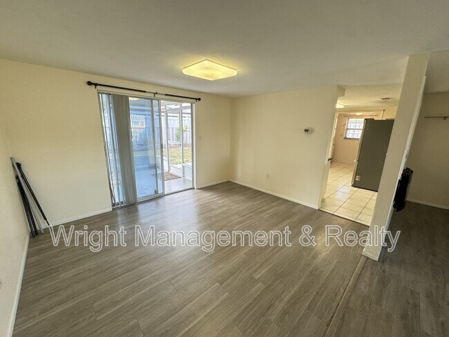 Building Photo - 10921 Norwood Ave