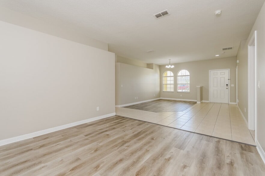 Building Photo - 15321 Sandy Hook Ln