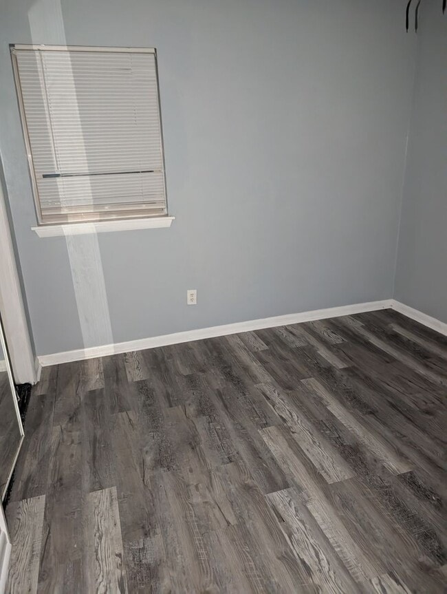 Building Photo - 24 Rosewood Dr