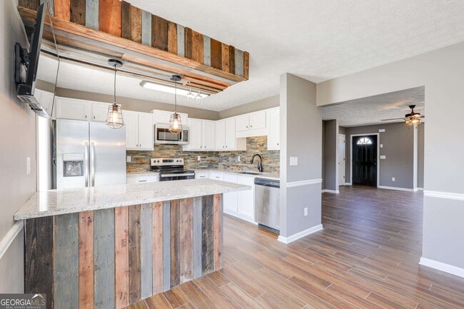 Building Photo - 130 Chastain Loop