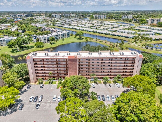 Building Photo - 14623 Bonaire Blvd