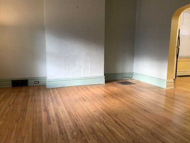 Building Photo - 719 Savannah Ave