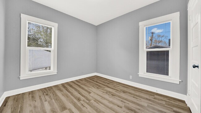 Building Photo - 319 N Hickory St