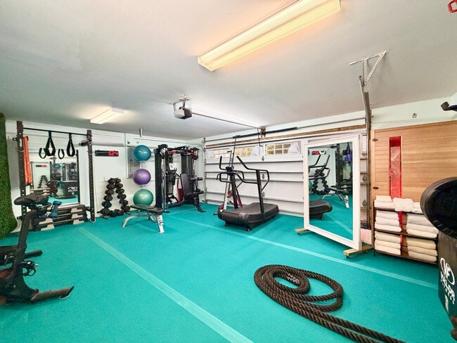 Building Photo - 507 S Willow Ave