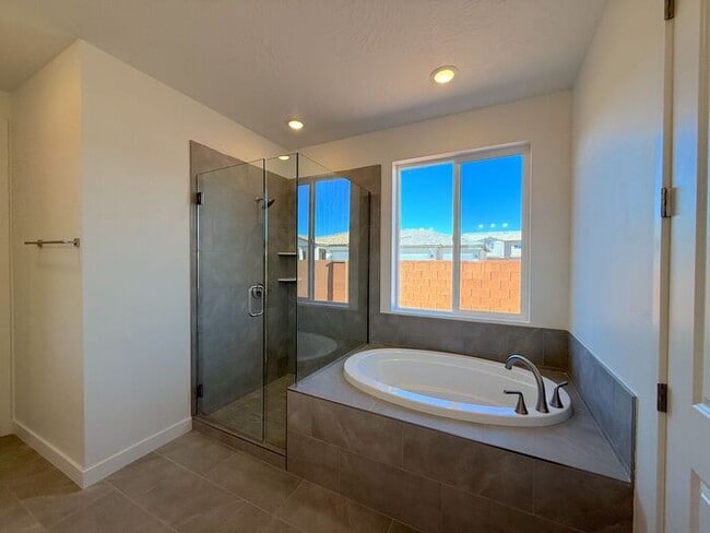 Building Photo - New 3 bed, 2.5 bath with 2 car garage home