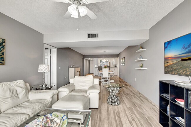 Building Photo - 6025 Balboa Cir