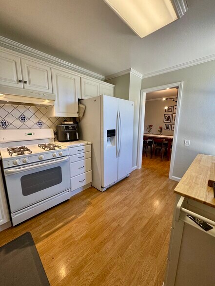 Building Photo - 31555 Lindero Canyon Rd