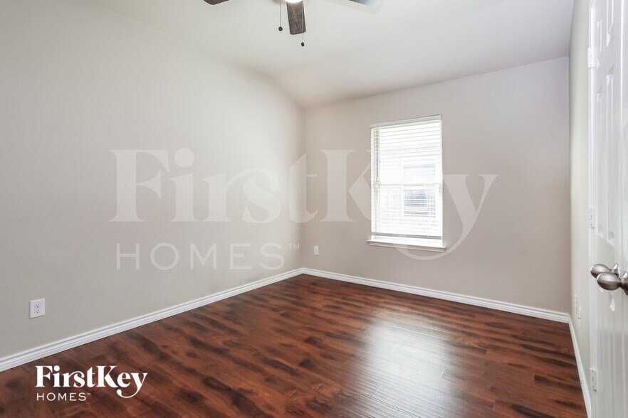 Building Photo - 1417 Villa Paloma Blvd