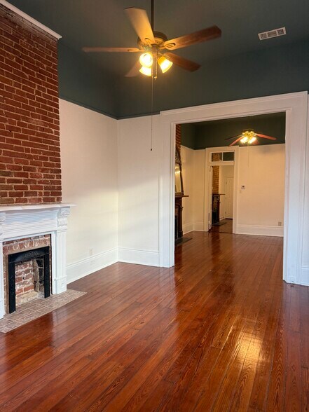 Living Room - 442 S Rendon St