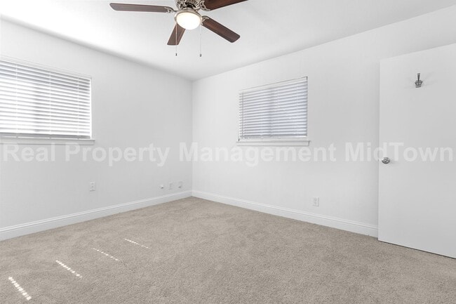 Building Photo - 512 Livingston Dr