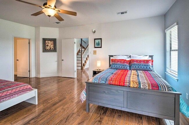 Building Photo - 15805 Richards Dr