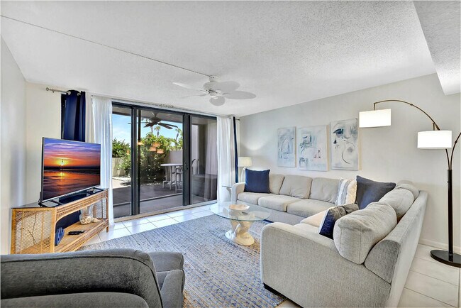 Building Photo - 355 S Ocean Dr