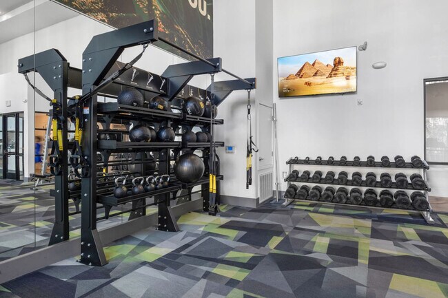 Building Photo - 711 W Broadway Rd