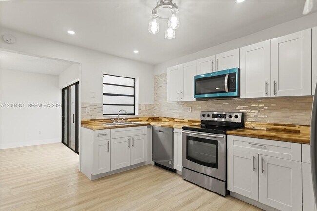 Building Photo - Northwest 169th Street, Hialeah, FL 33015 - 3 BR 2.5 BA townhouse