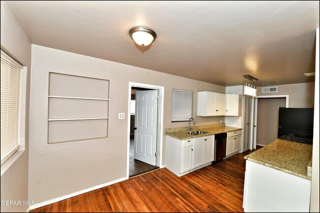 Building Photo - 3125 Hamilton Ave
