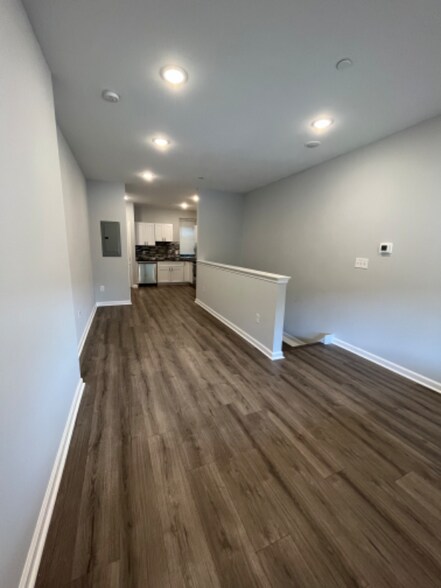 Building Photo - 4107 W Girard Ave