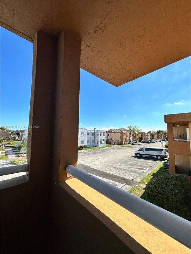 Building Photo - 6214 SW 131st Ct