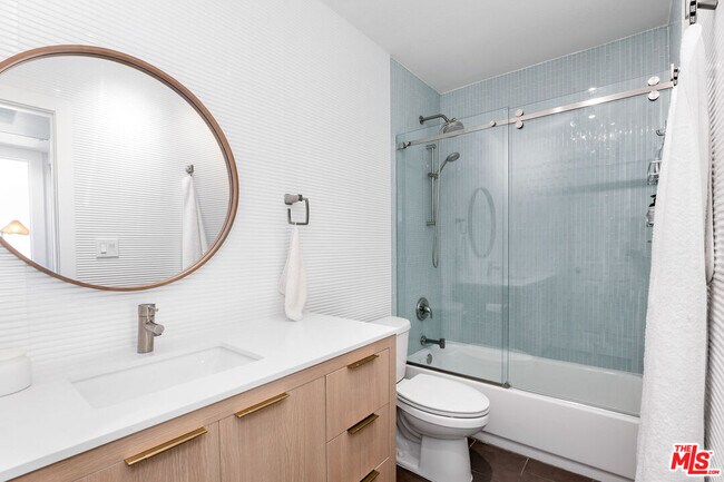 Building Photo - 141 S Clark Dr