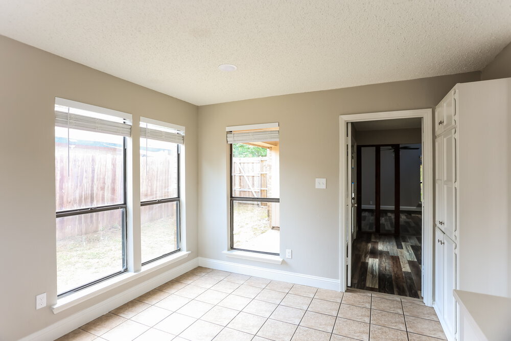 Building Photo - 5303 Oak Springs Dr