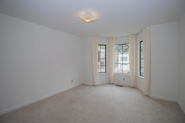 Building Photo - Spacious 3 Bed/2 Bath Flat with Stunning City Views | AMSI | Alexandr Metlinski