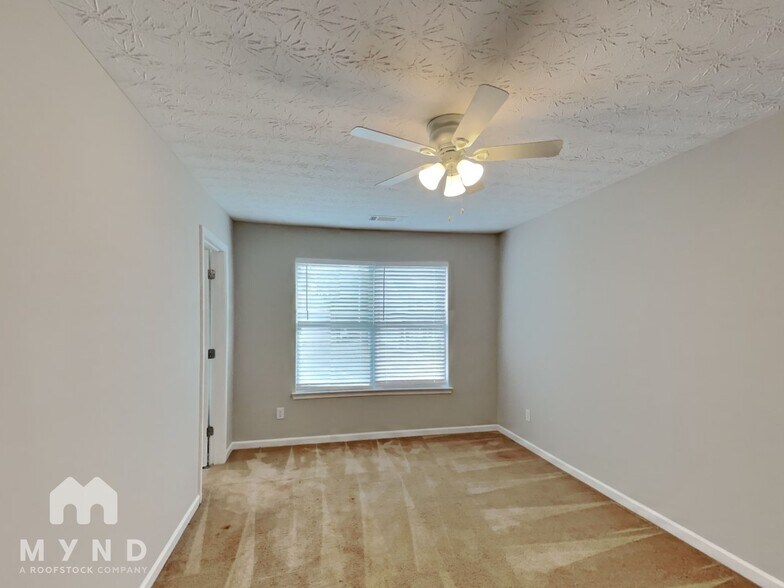 Building Photo - 6204 Ellenwood Dr