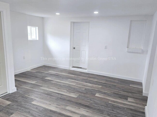 Building Photo - 247 W 25th St