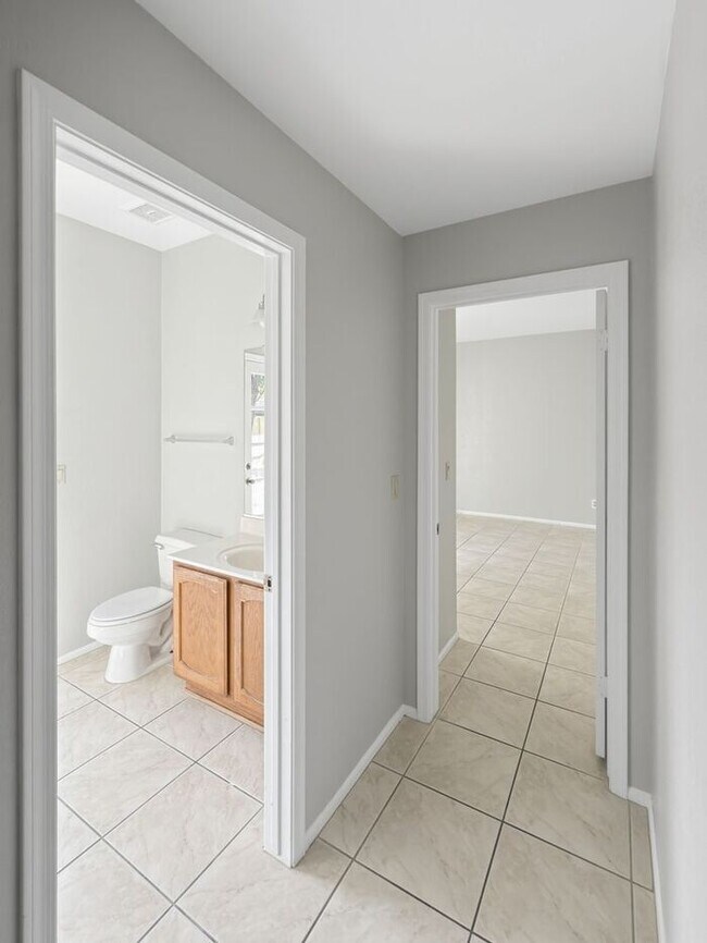 Building Photo - Location! Location! Beautiful 4 Bedroom/ 3 Bath Home! Ray/Kyrene