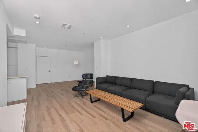 Building Photo - 360 W Ave 26