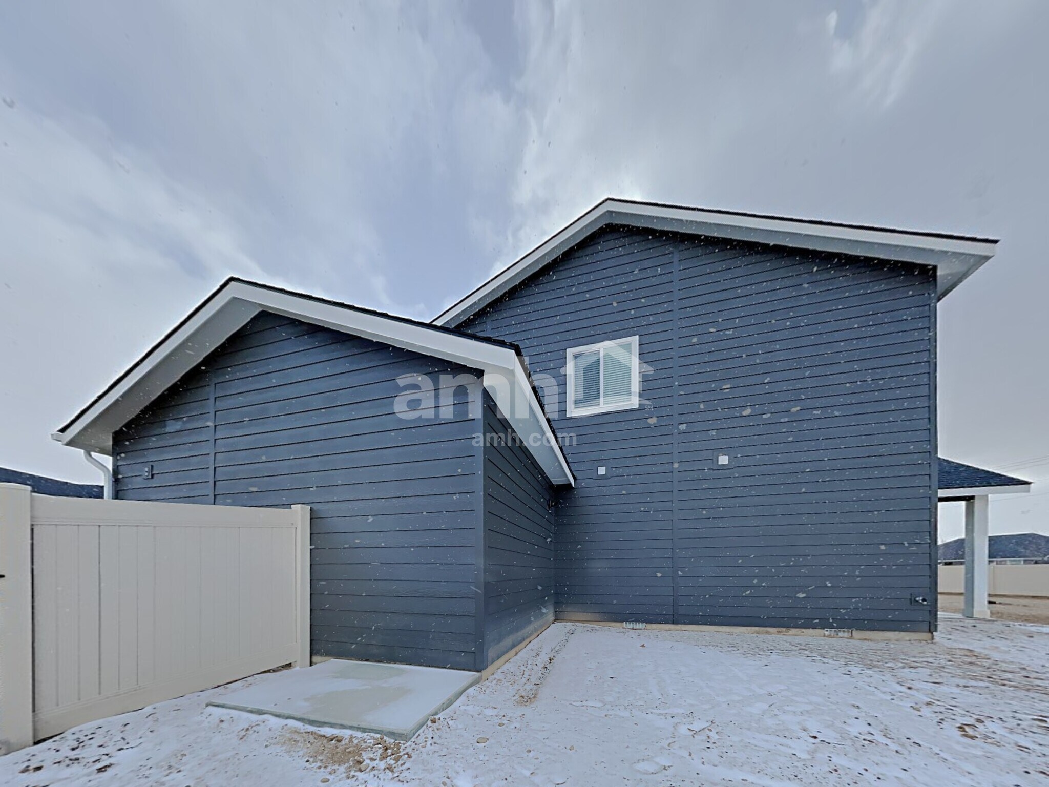 Building Photo - 1061 N Barkvine Ave