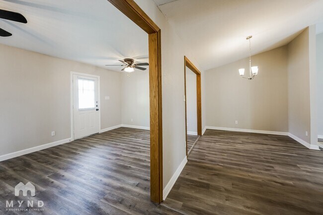 Building Photo - 521 Magnolia Dr