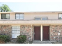 Building Photo - *****3 BEDROOM APARTMENT IN SEAGOVILLE******