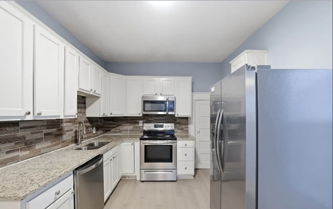 Building Photo - Large 2 Bedroom Home