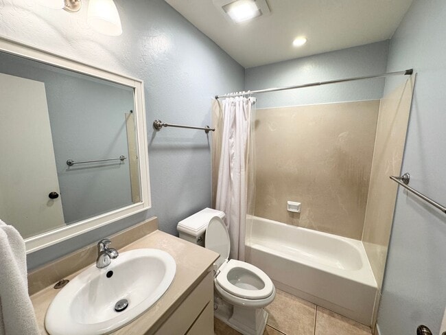 Building Photo - Perfect Shape Single Family Home in Dublin with many upgrades