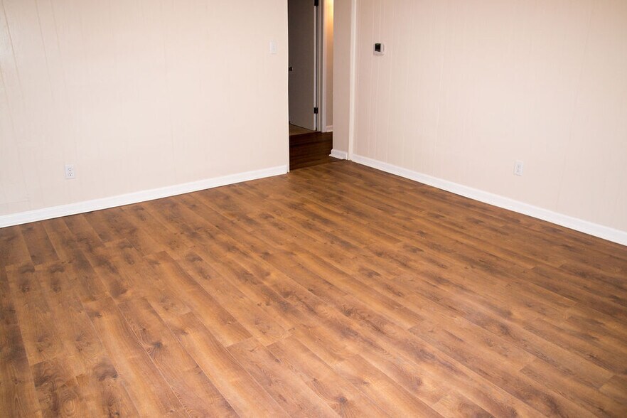 Building Photo - 801 Diamond Ct