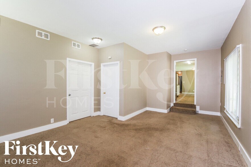 Building Photo - 3880 W Smith Valley Rd