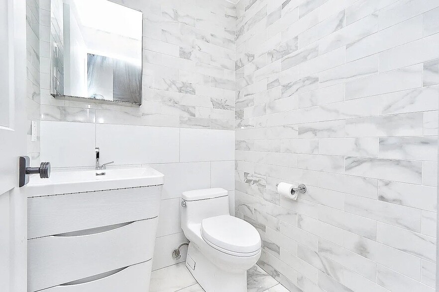 Building Photo - 56 Frost St